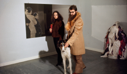 Michelangelo e Maria Pistoletto con levriero, Vitalità del negativo, 1970