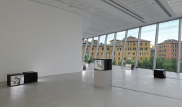 Renato Leotta, ROMA, 2020 | film 16 mm | Installazione ambientale | Courtesy galleria Fonti, Napoli e Madragoa, Lisboa | Fotografia di Roberto Apa