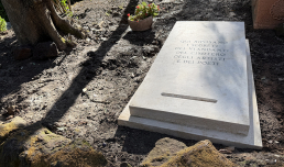 Sophie Calle. Qui riposano i segreti dei viandanti del cimitero degli artisti e dei poeti, foto © Fondazione MAXXI